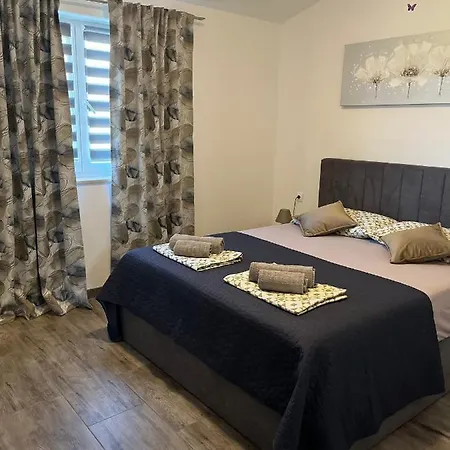 Apartment Pula E&e *